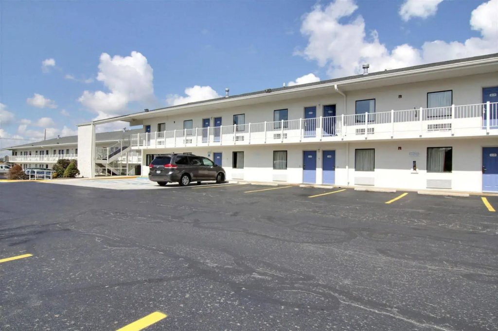 Motel 6 Middleburg Heights, OH - Cleveland
