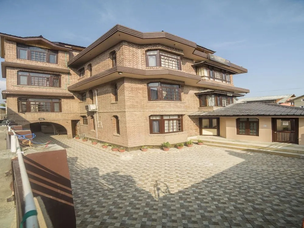 OYO 5582 Master Residency