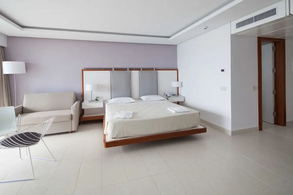 Standard Single room with partial sea view
