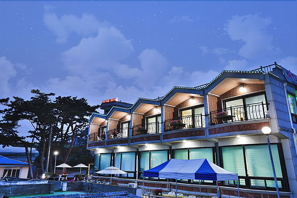Yeongheungdoat the Seaside Pension