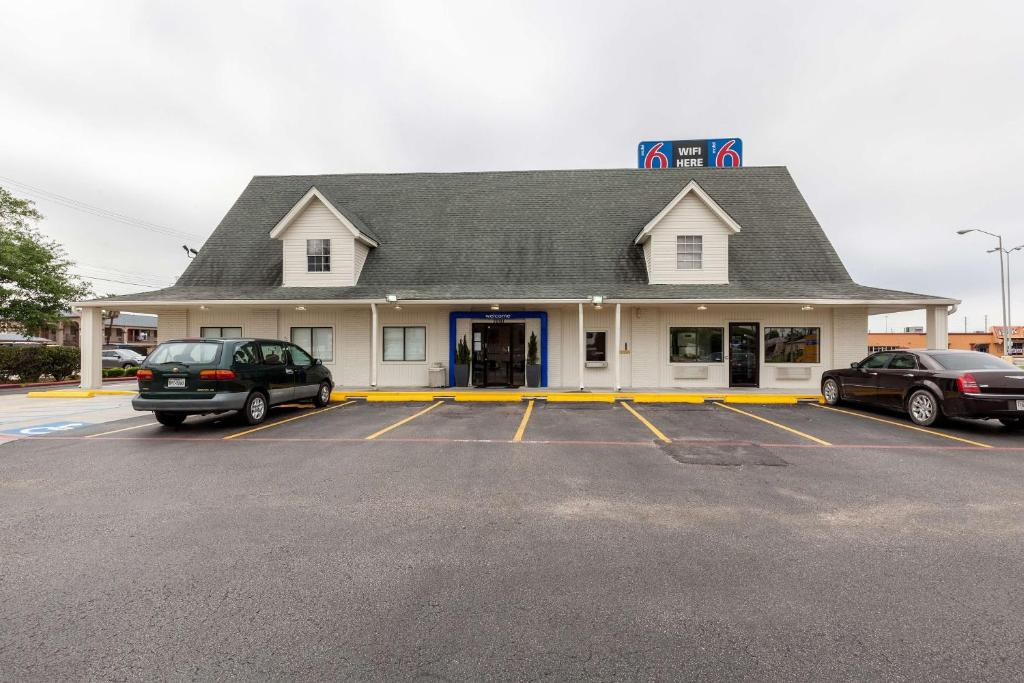 Motel 6 Webster, TX - Houston - Nasa Lake