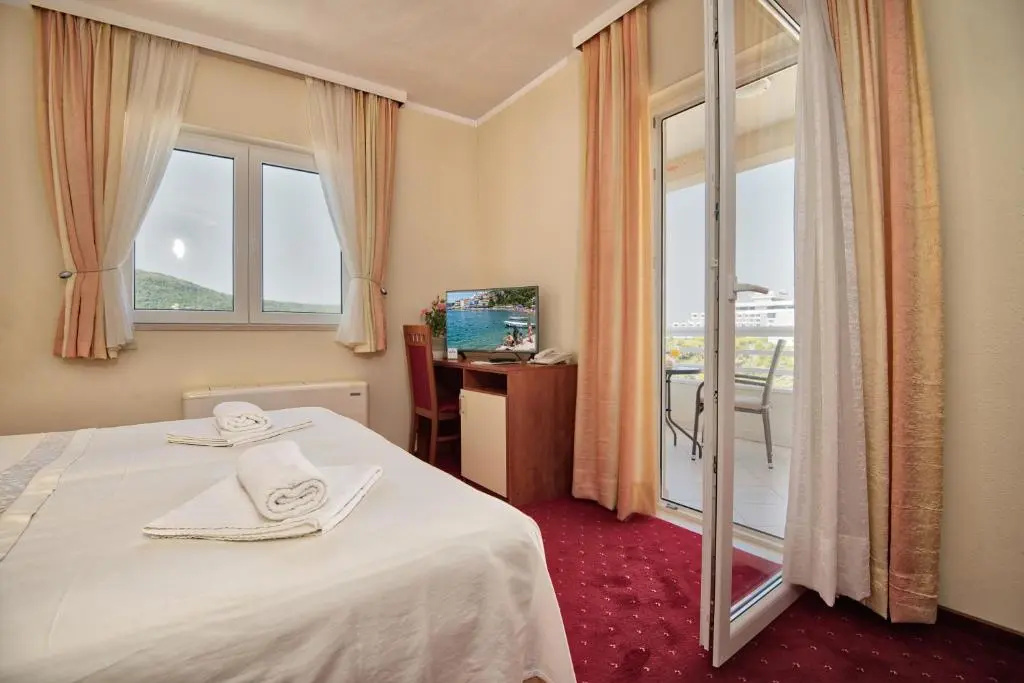 Standard Double room with balcony and with sea view (full double bed)