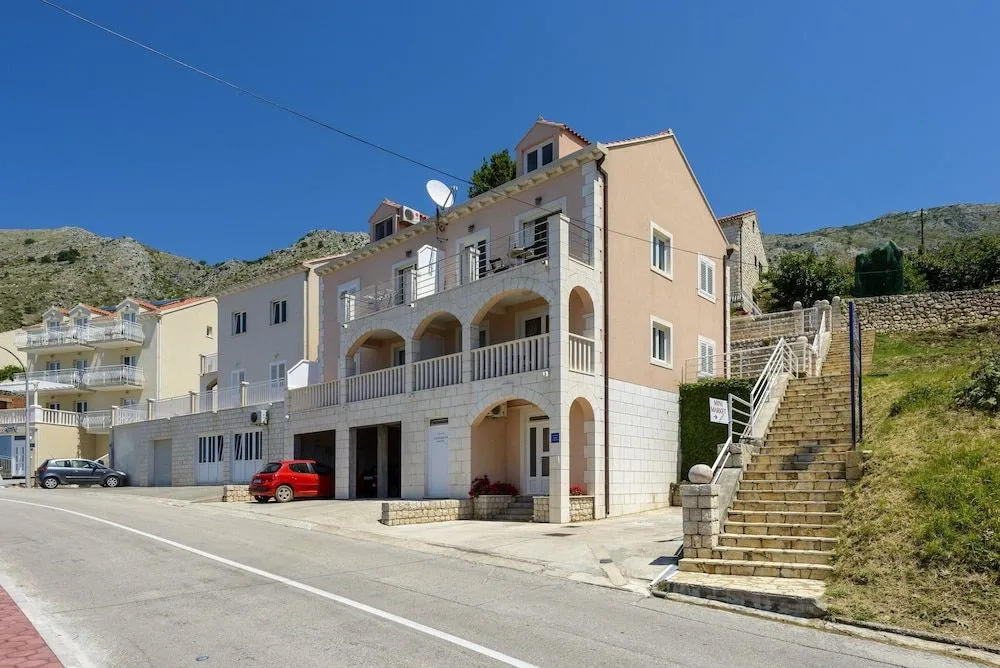 Apartments Maris