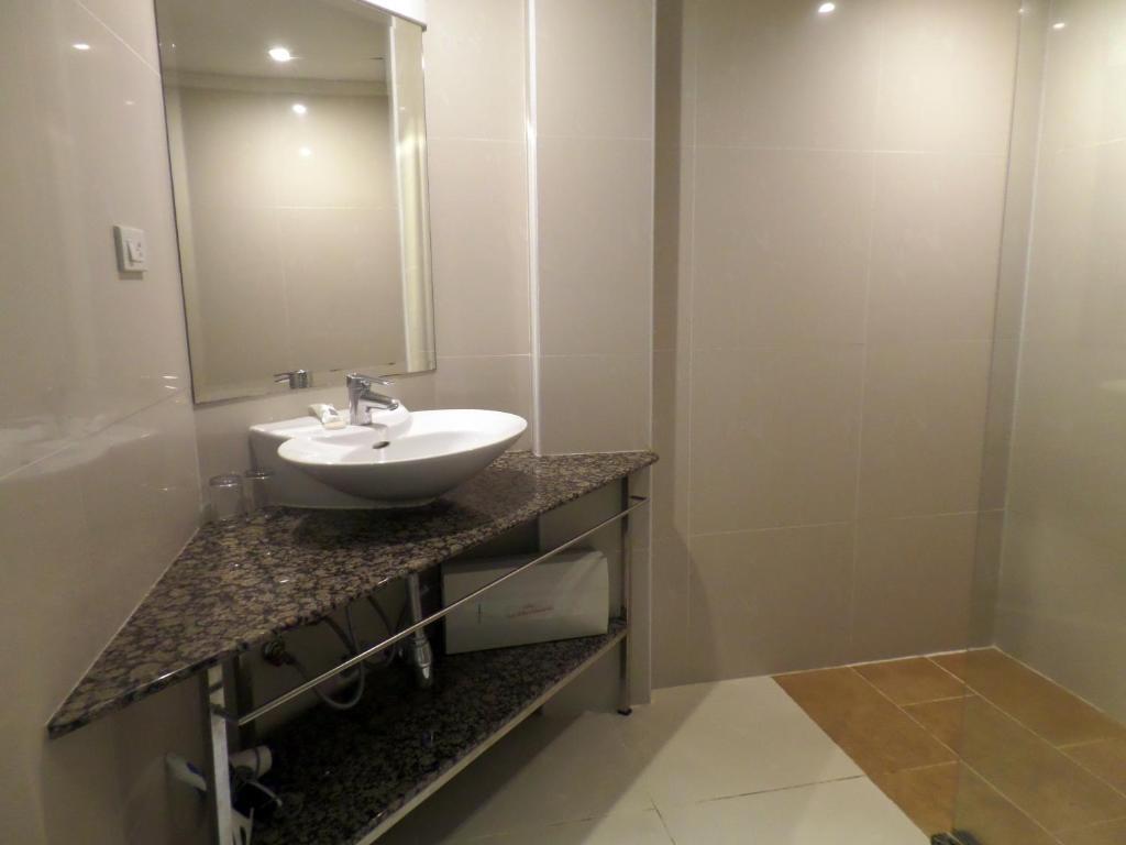 Апартаменты с 2 комнатами в Westbury Residence