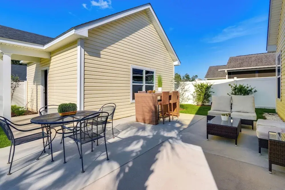 Coastal Home w/ Yard < 1 Mi to Old Town Bluffton!