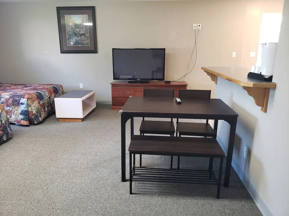 Standard Sextuple Family room