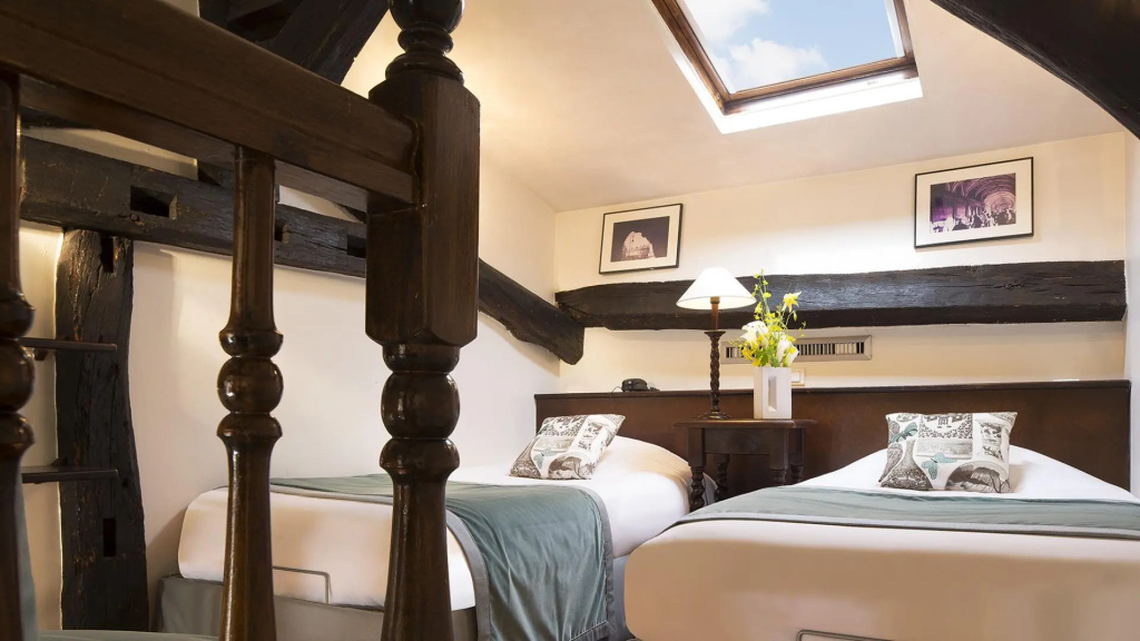 Standard Triple room