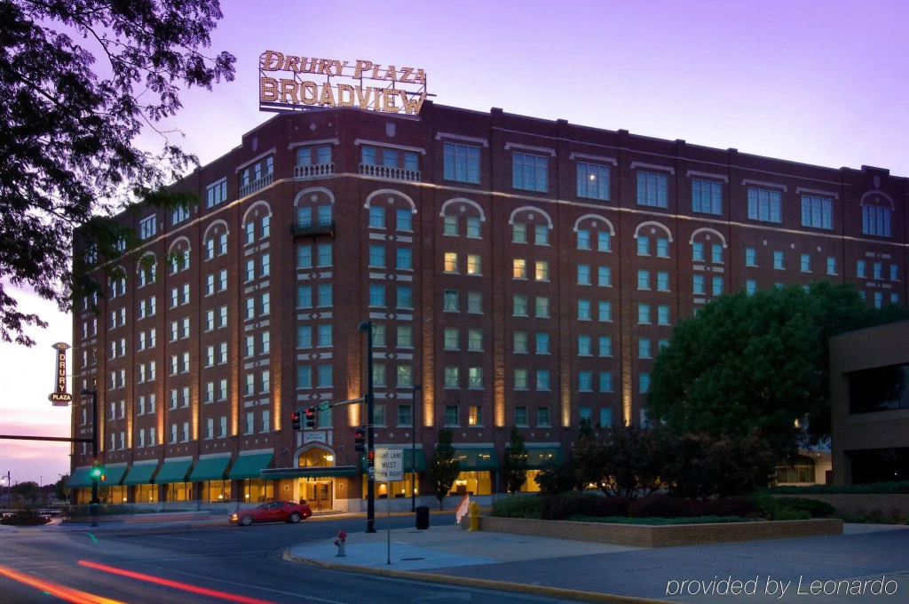 Drury Plaza Hotel Broadview - Wichita