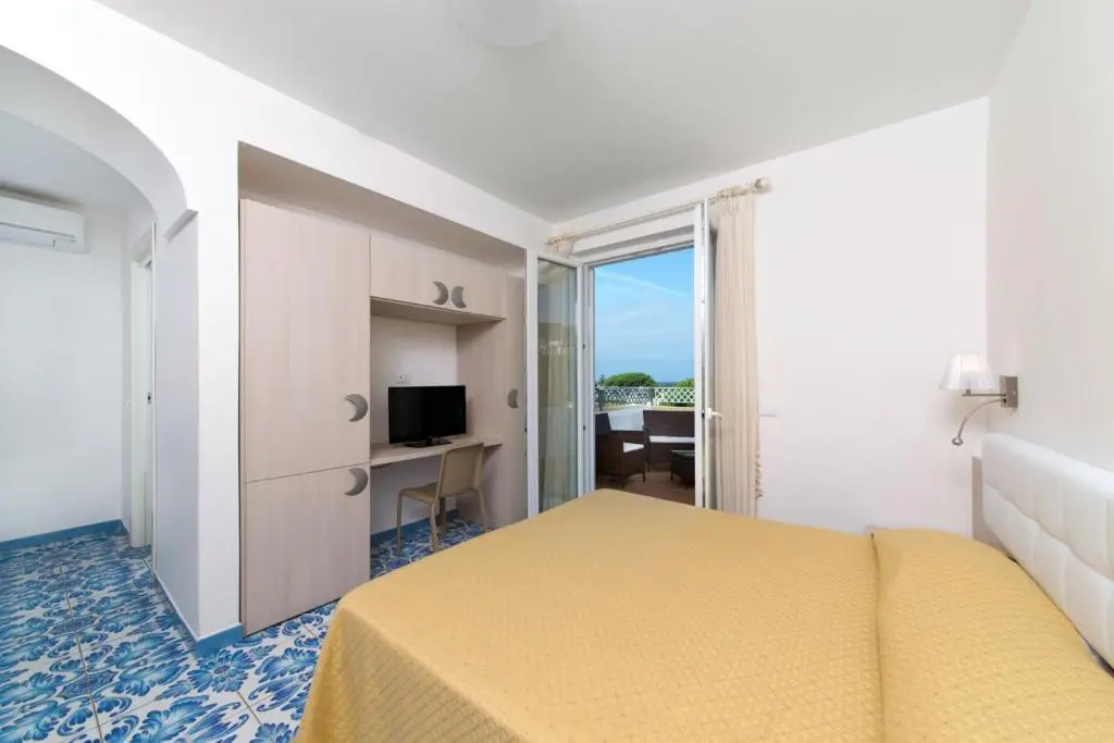 Superior Double room with sea view (full double bed)