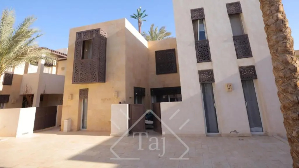 TAJ HOME, exotic ground 2 bedroom, pool, Scarab