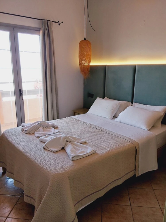 Standard Double room with balcony (full double bed)