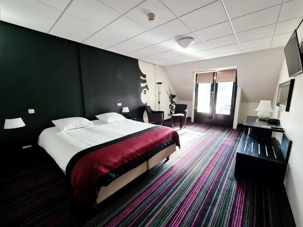 Deluxe Double room (full double bed)