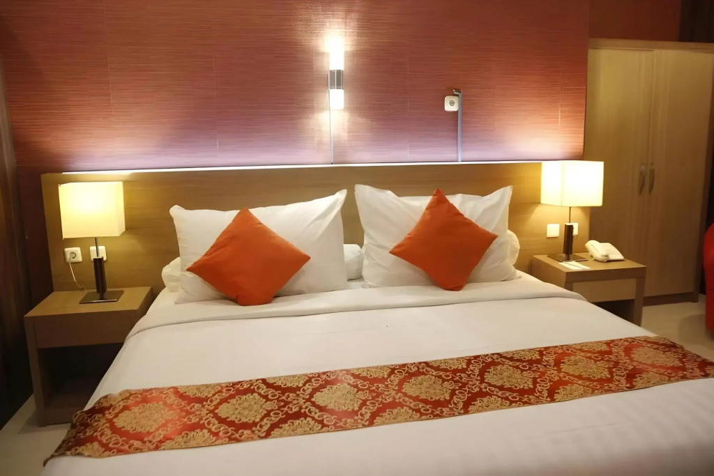 Hotel New Merdeka Pati - фото 7