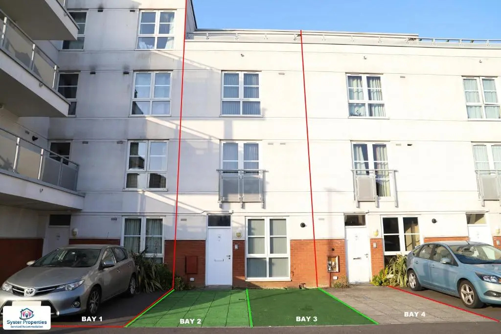 Syster Properties Leicester large home for Contractors, Families , Groups