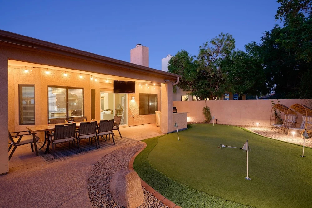 Scottsdale Oasis- Pool - Game Room - Putting Green