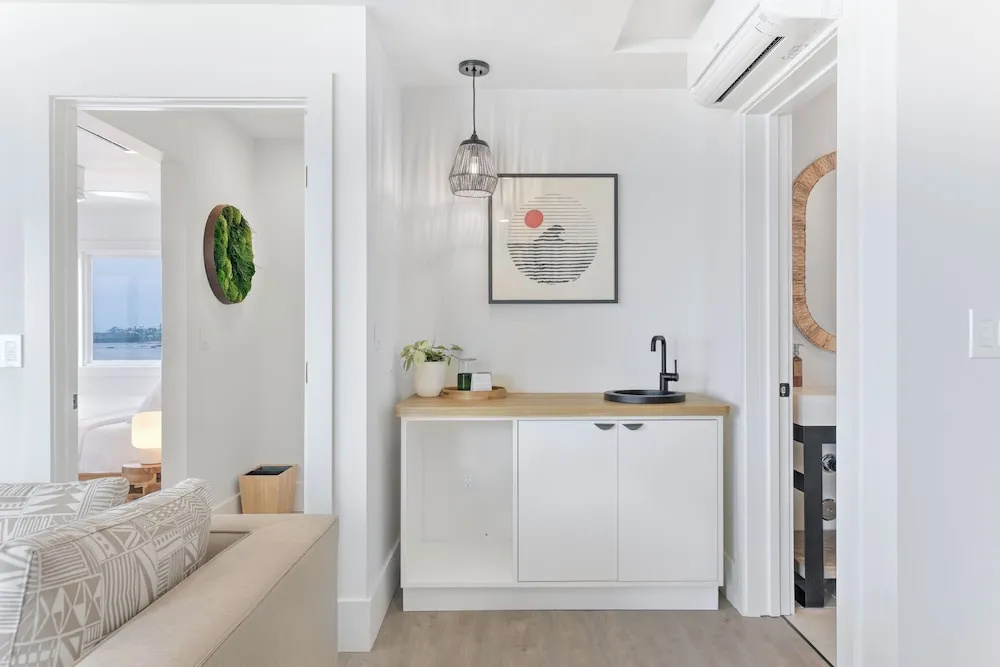 1 Bedroom Suite with balcony and oceanfront