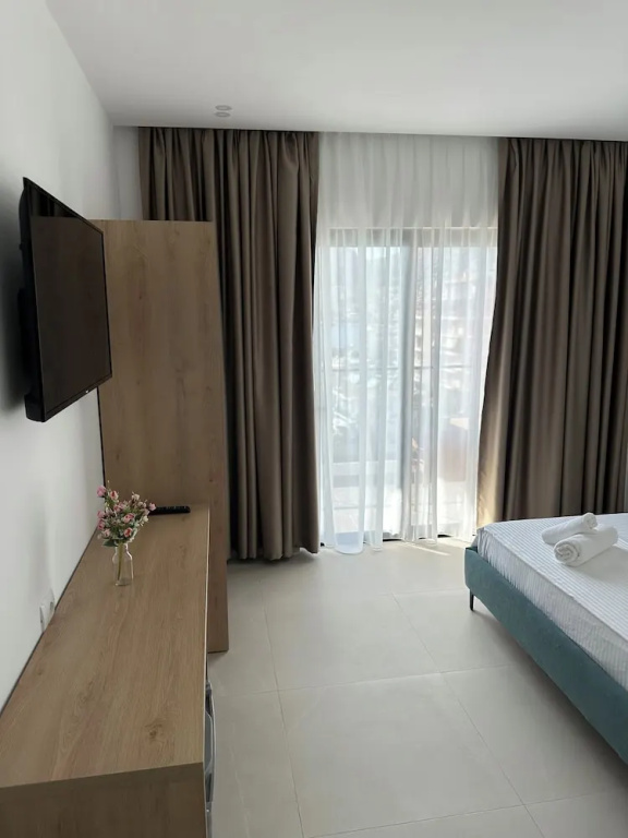 Deluxe Double room with balcony and with sea view (full double bed)