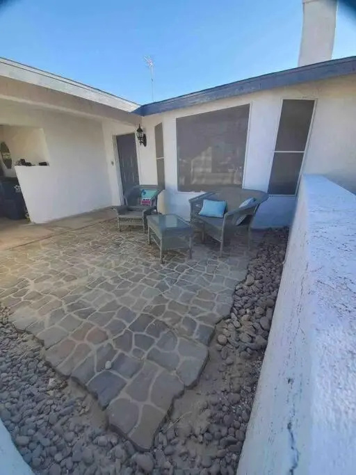 Lake Havasu Retreat w pool Everything Nearby!