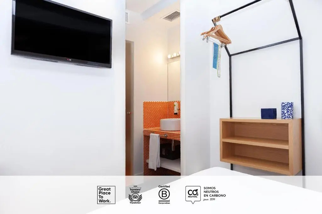 Small Double room (full double bed)