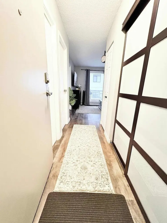 Stylish Downtown Condo near Rogers Place | Parking, Gym, Balcony & Kitchen - фото 35