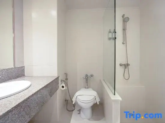 Двухместный номер Superior с видом на бассейн 2 отдельные кровати в Pinnacle Grand Jomtien Resort and Beach Club