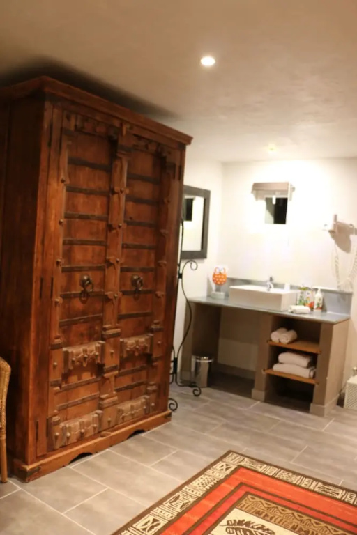 Comfort room