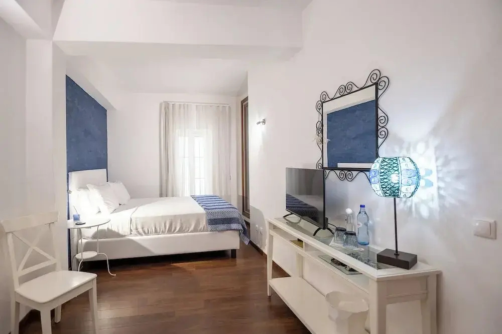 Standard Double room with balcony (full double bed)