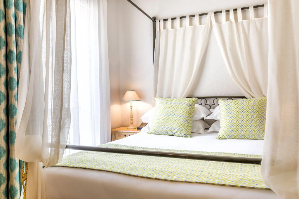 Double room (full double bed)