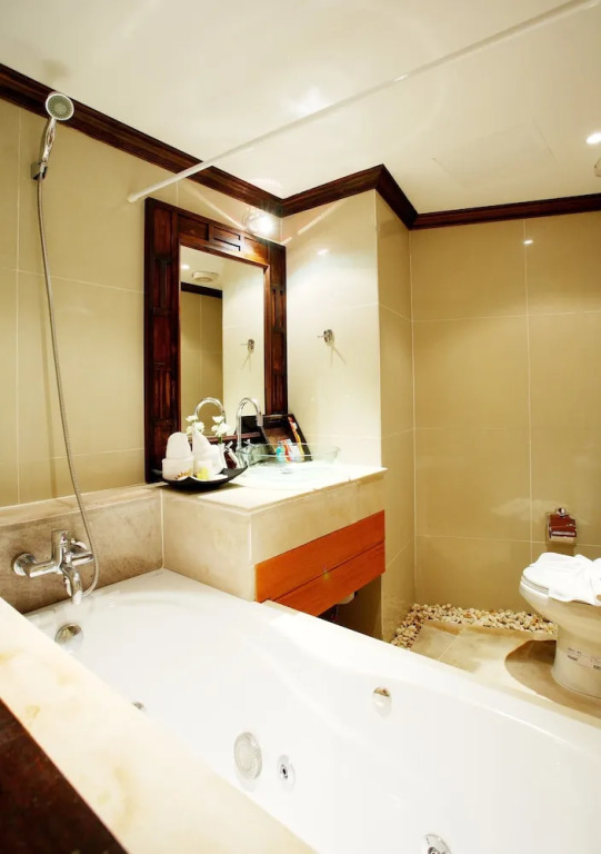 Двухместный номер Deluxe с балконом двуспальная кровать в Club Bamboo Boutique Patong Beach Resort