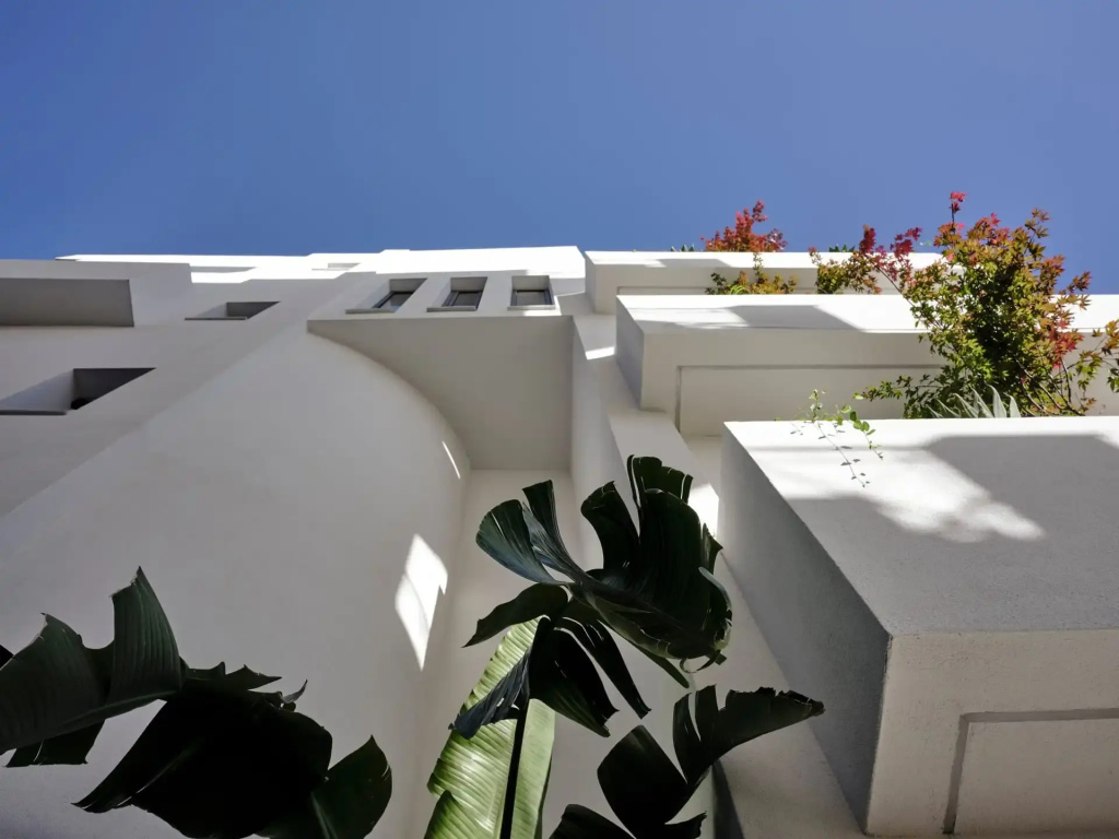 Bond Smart Living Suites — фото