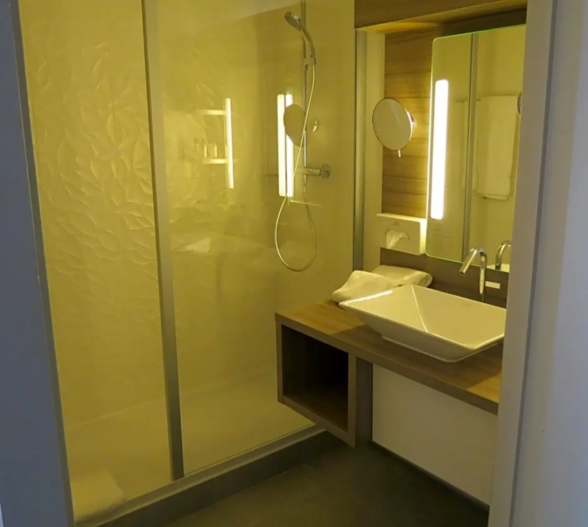 Standard Quadruple room with garden view