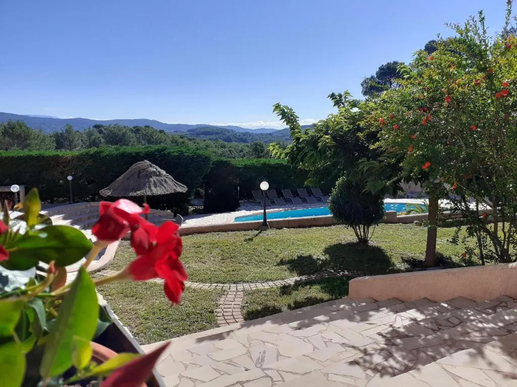 Standard Double room with garden view (full double bed)