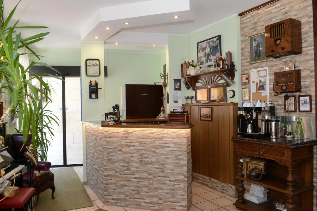 Lobby & Reception