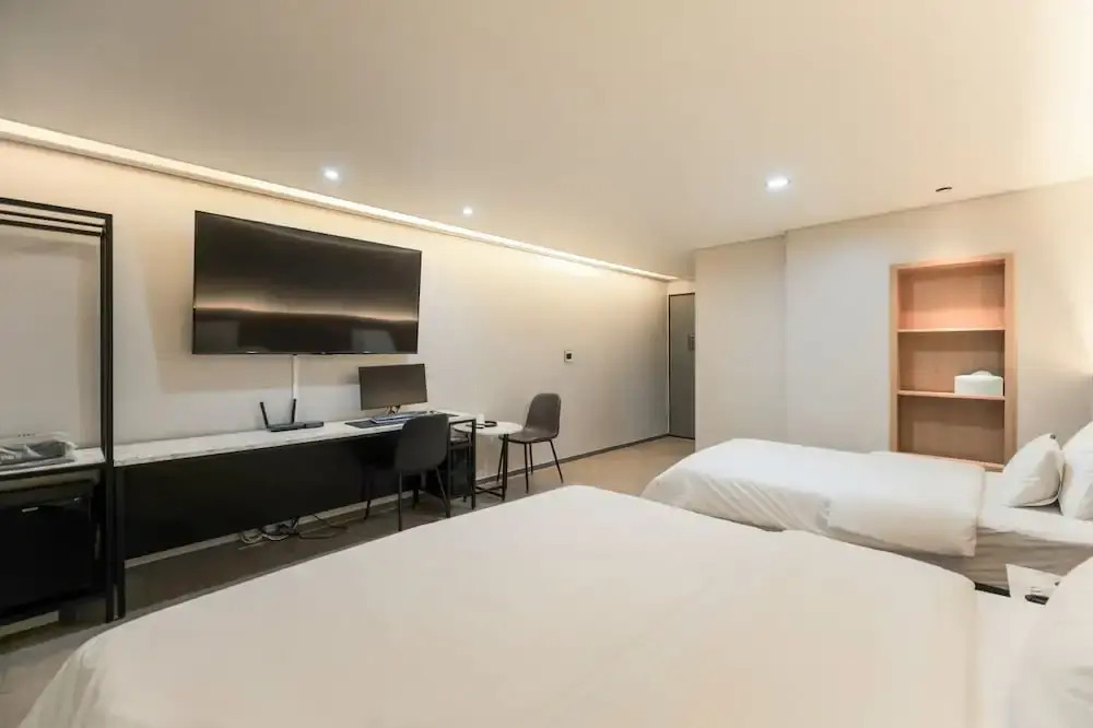 Двухместный люкс 2 отдельные кровати в Hwaseong Stay13 Hotel