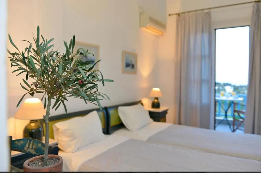 Double room with sea view (full double bed)