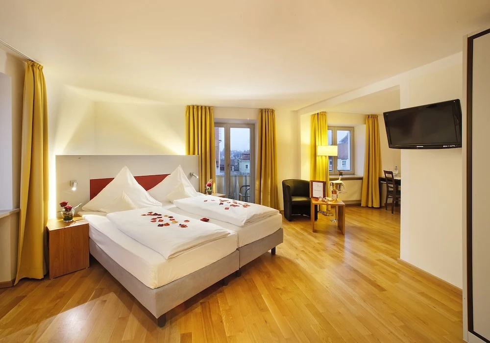 1 Bedroom Comfort Double room with balcony (full double bed)