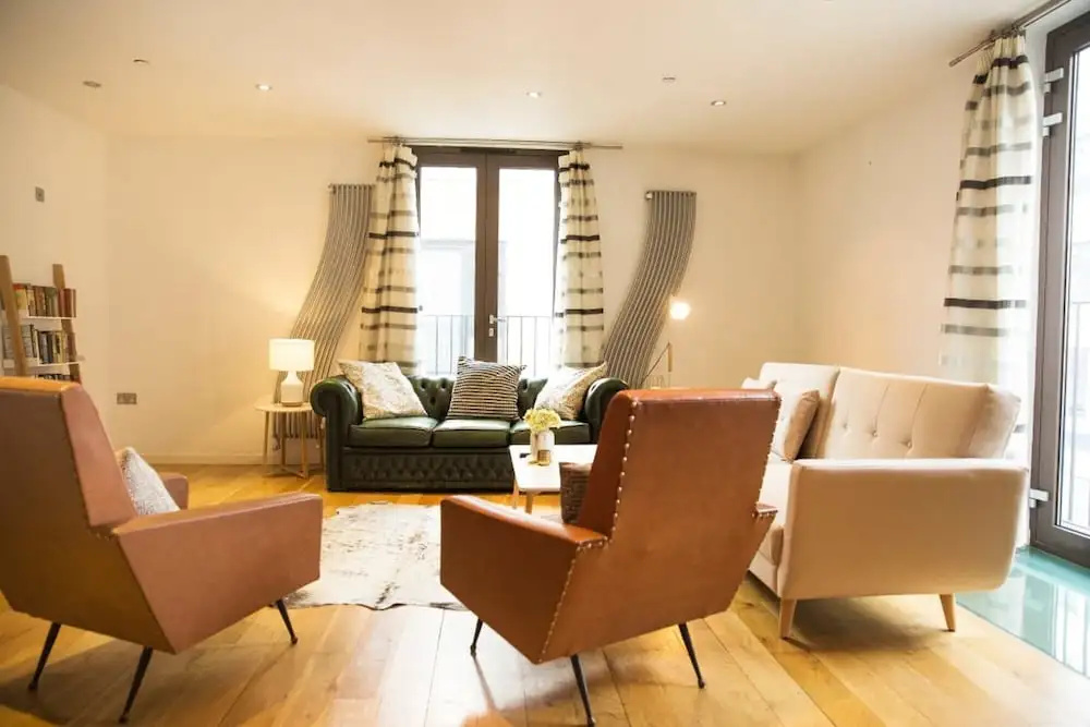 The Holborn Lights - Modern 3BDR Home with Rooftop Terrace & Garage