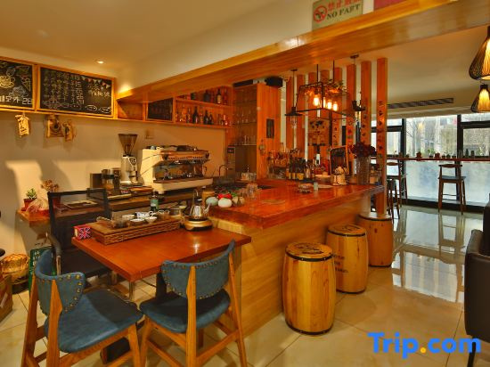 Food & Beverage