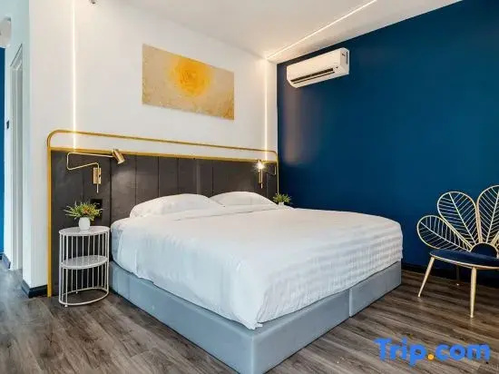 1 Bedroom Standard Double room with balcony (full double bed)