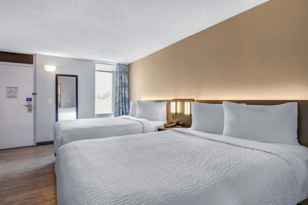 Motel 6 Brooks, AB — 4