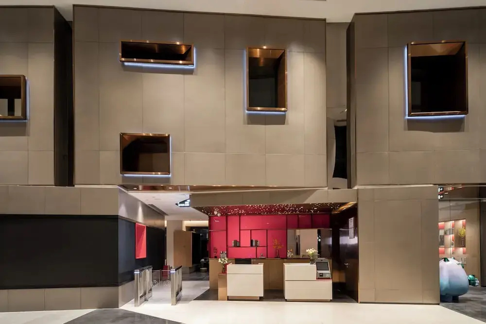 Lobby & Reception