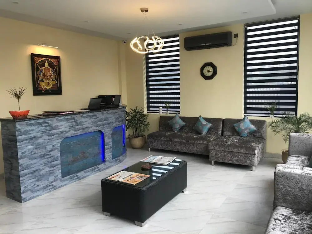 Lobby & Reception