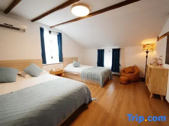 Standard room with street view