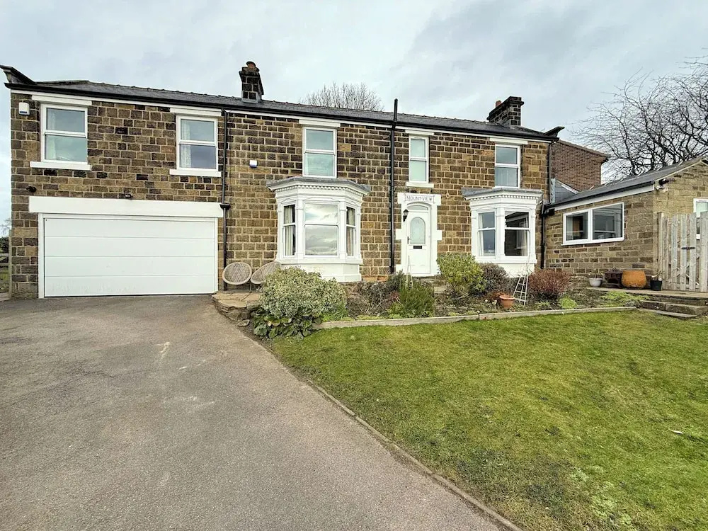Spacious 4BR Retreat for 8