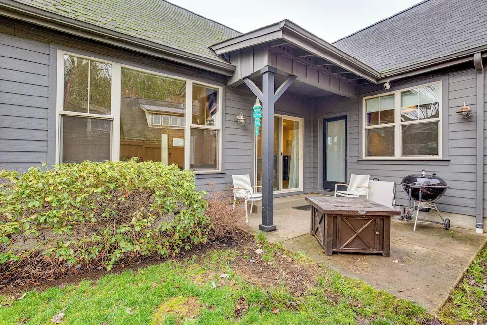 Walk to Autzen Stadium, 3 Mi to UO! Home w/ Patio