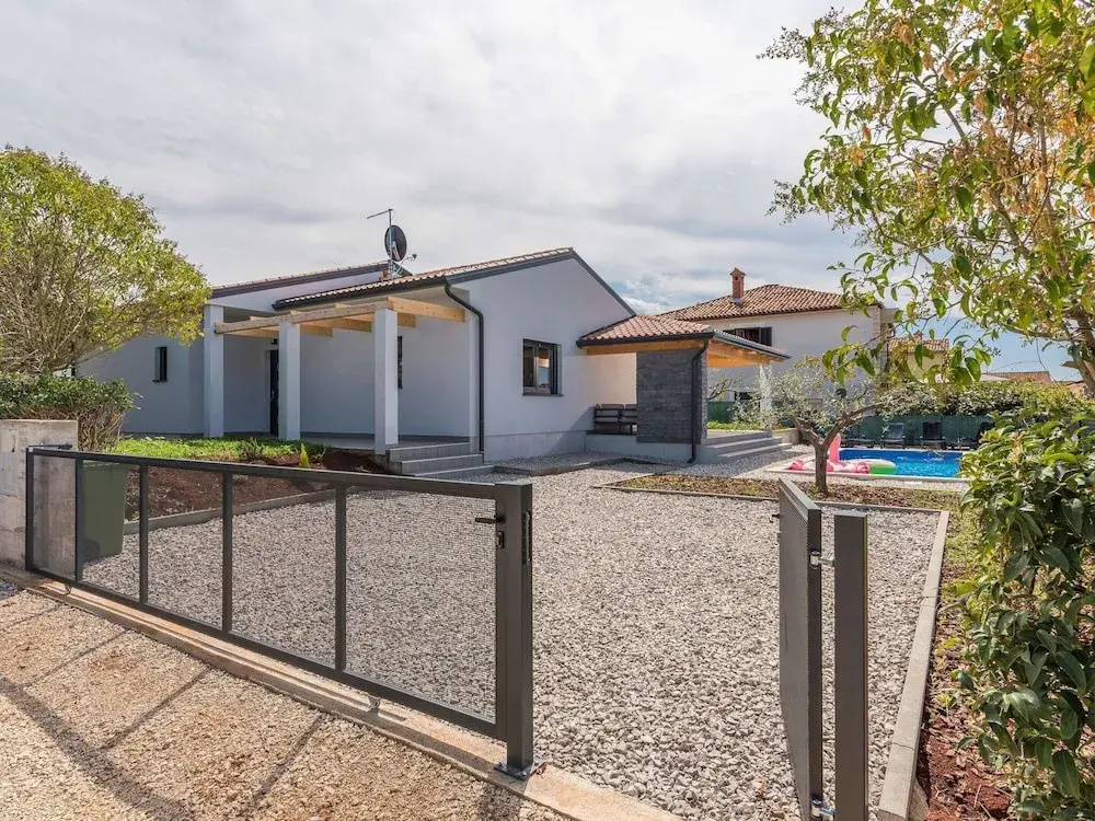 Villa in Novigrad With Private Pool and Beach