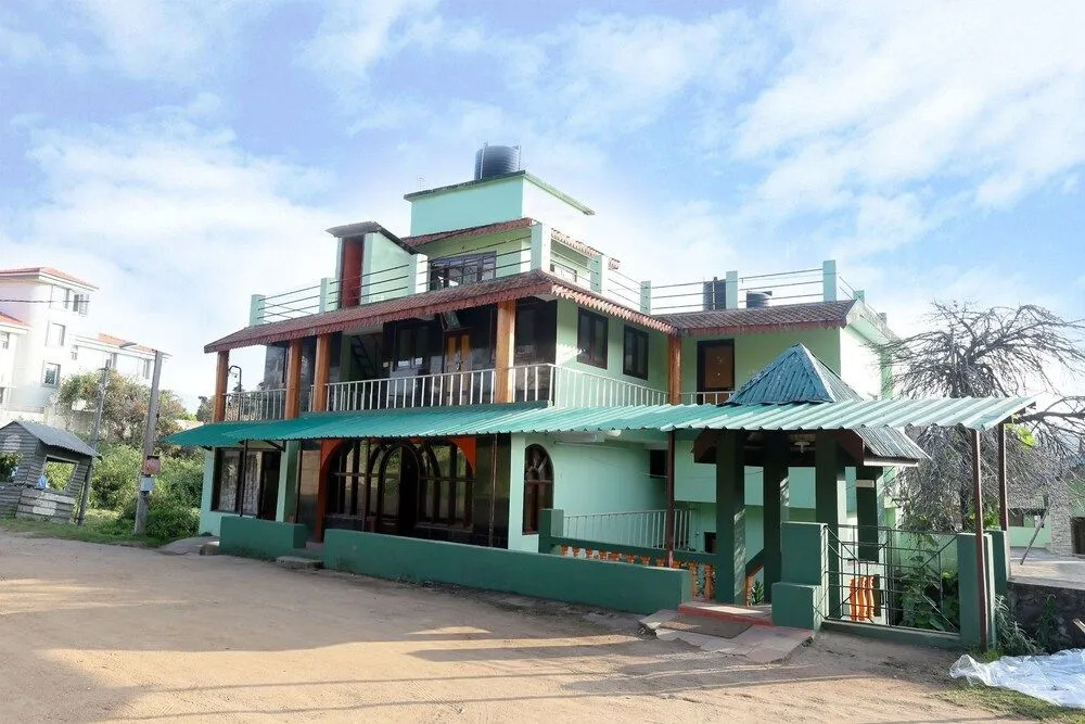 OYO 24221 Daneys Guest House