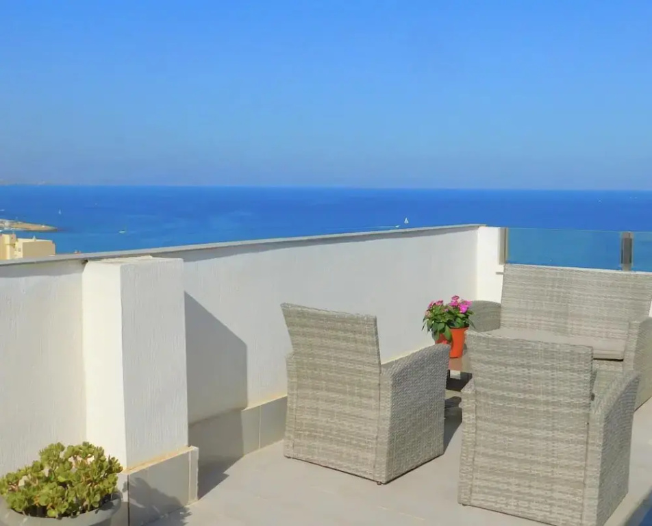 3bed Penthouse Apt With Private Terrace & Balcony
