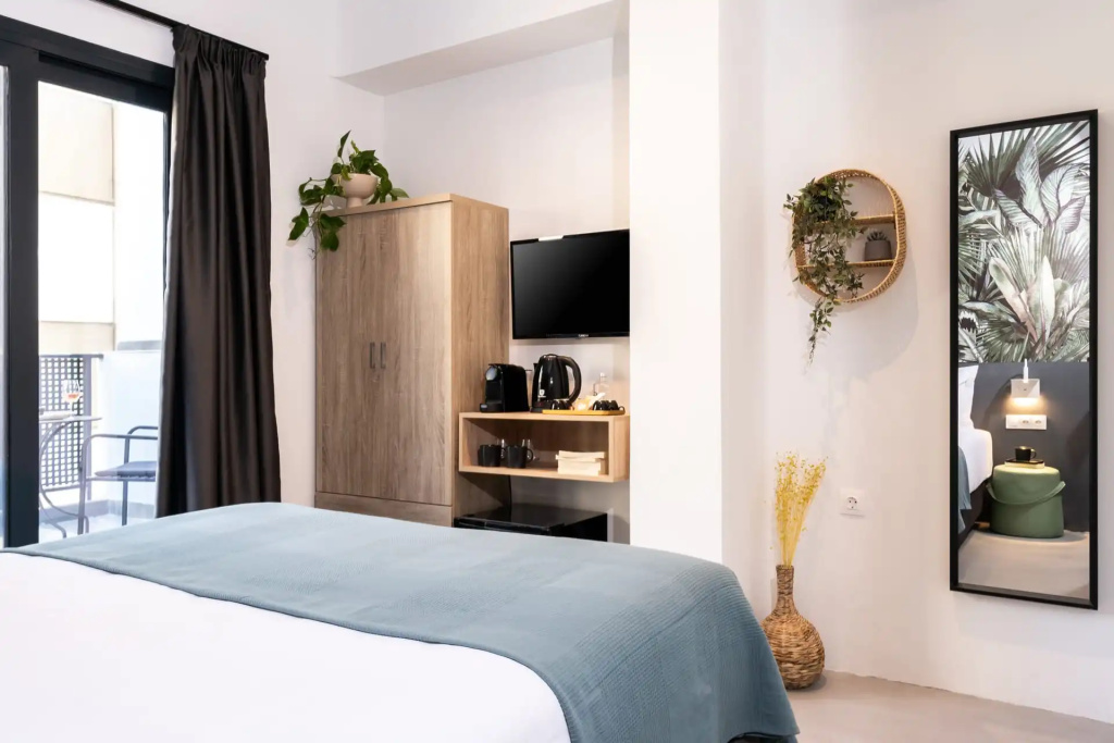 Deluxe Double room with balcony (full double bed)