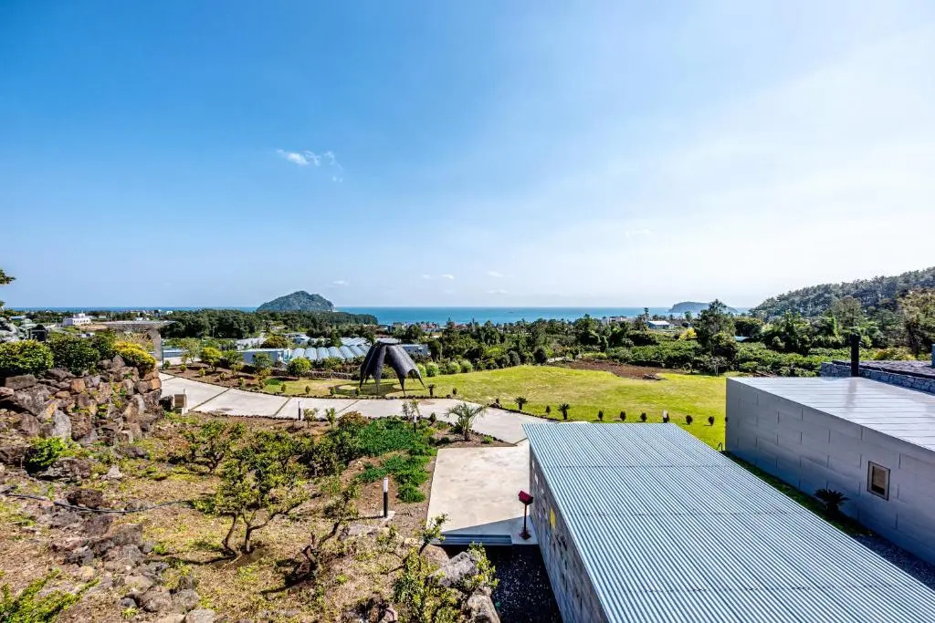 Beach & Waterfront